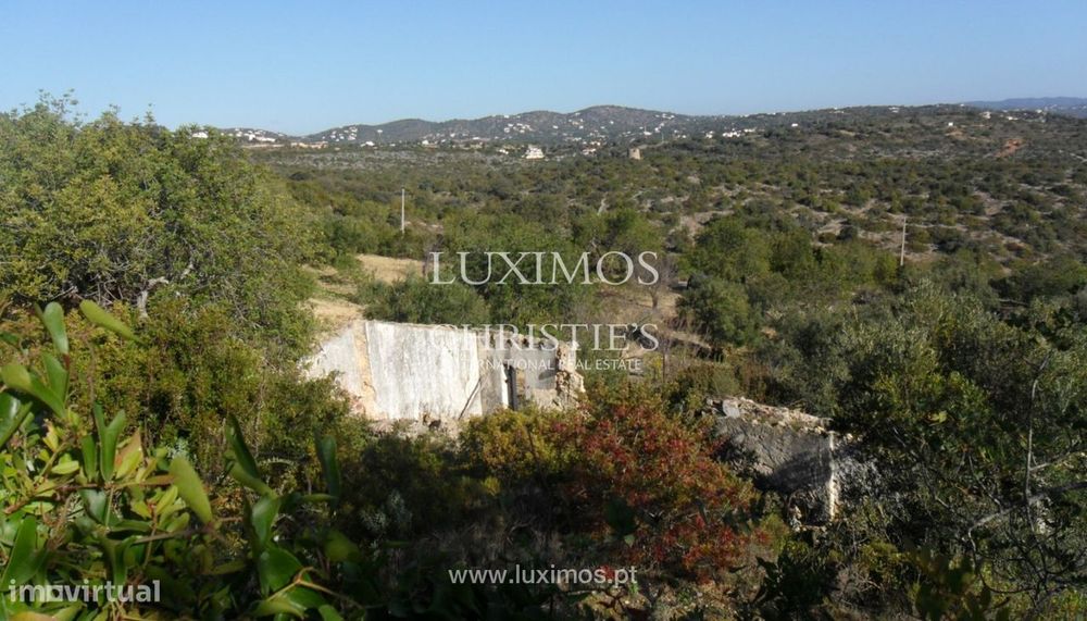 Terreno com projeto aprovado para venda em Estoi, Algarve