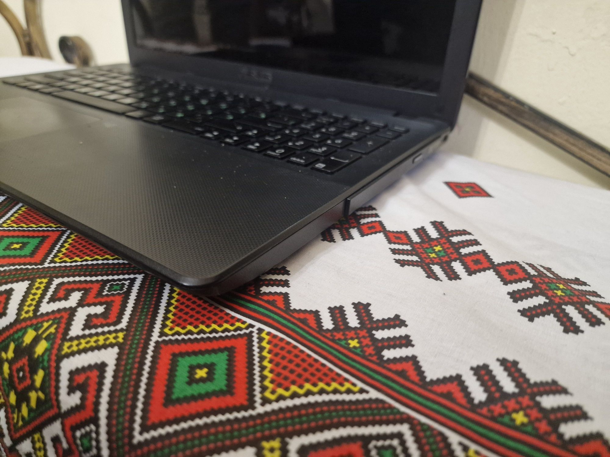 Ноутбук asus продам