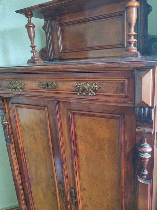 Stara piękna bieliżniarka