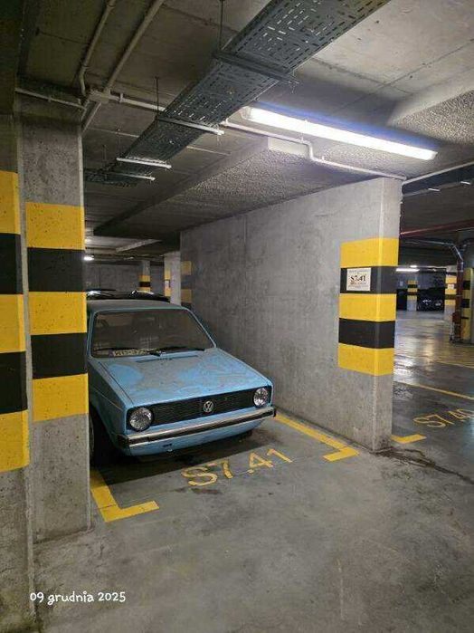 Sprzedam miejsce postojowe