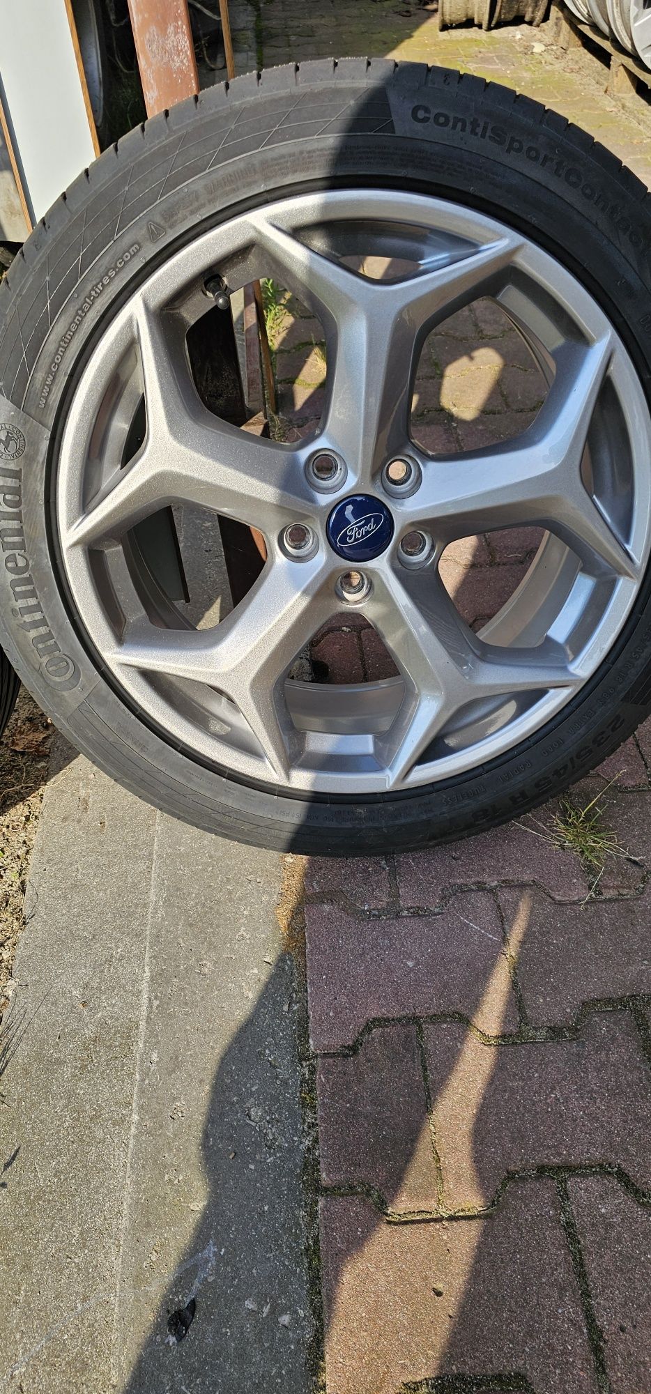 Felgi aluminiowe z oponami letnimi 235/45/18 Ford 5X108