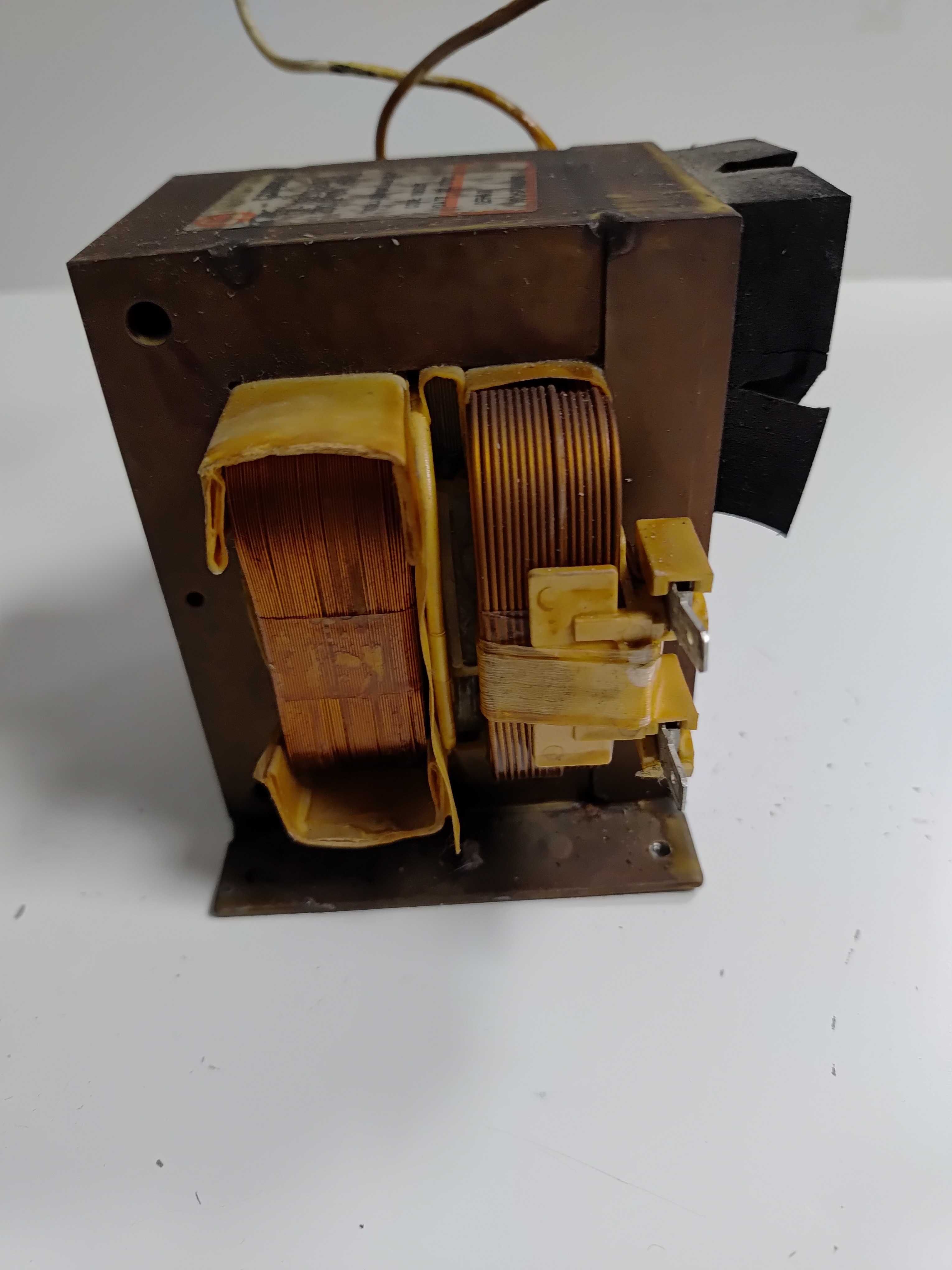Transformator trafo z kuchenki mikrofalowej Polar