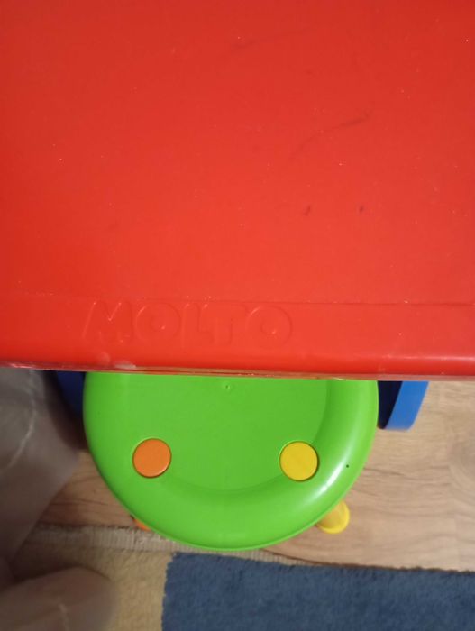 Secretária de criança com quadro de giz