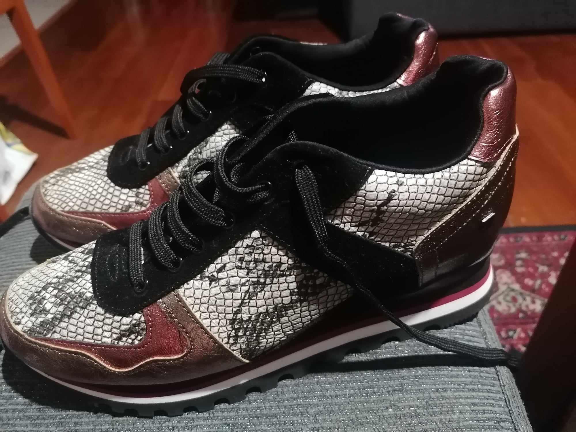 Sapatilhas da marca Gioseppo
