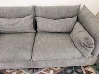 sofa com algum uso mas ainda funcional