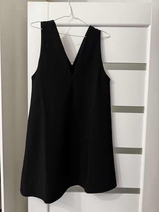 Чорний сарафан.