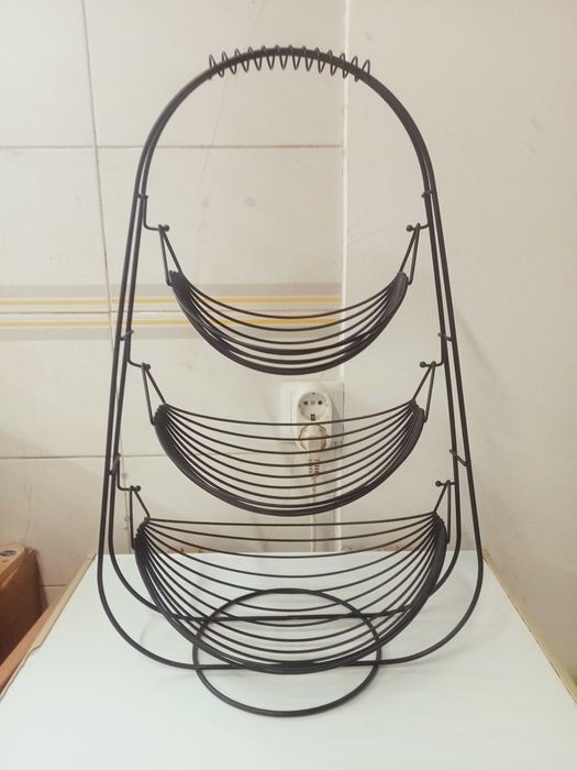 Fruteira em ferro preto como nova