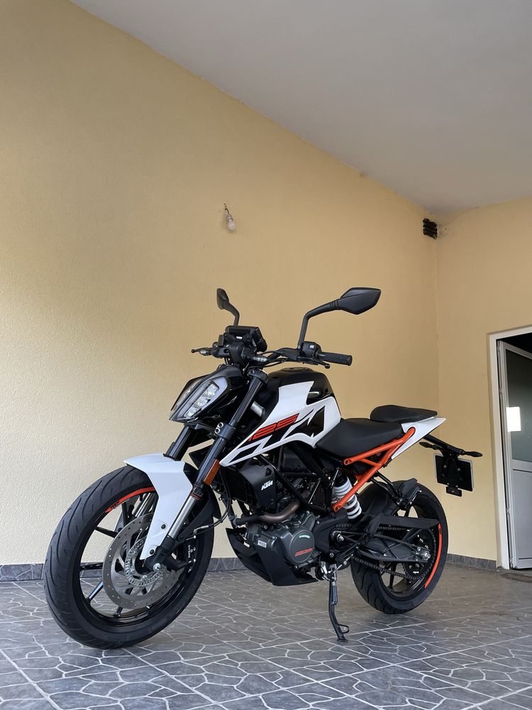 KTM Duke 125cc .