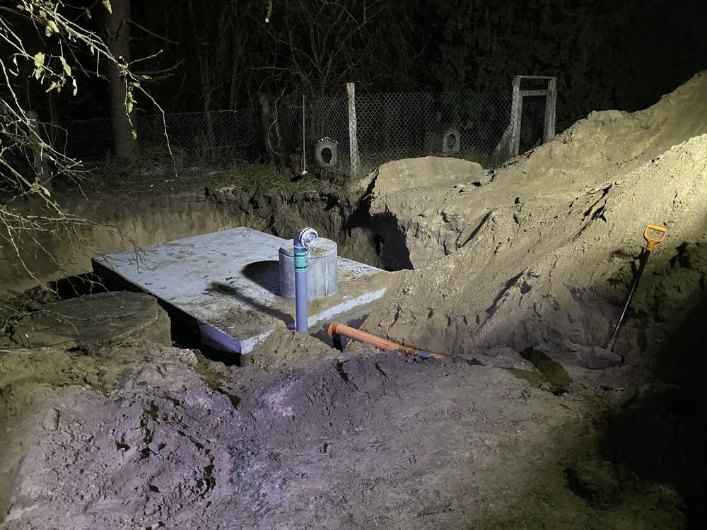 Szamba betonowe ekologiczne drenaże tunelowe montaż i dostawa koparka