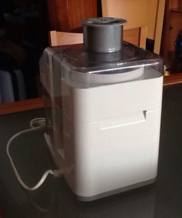 Máquina de fazer sumos Tronic, como nova