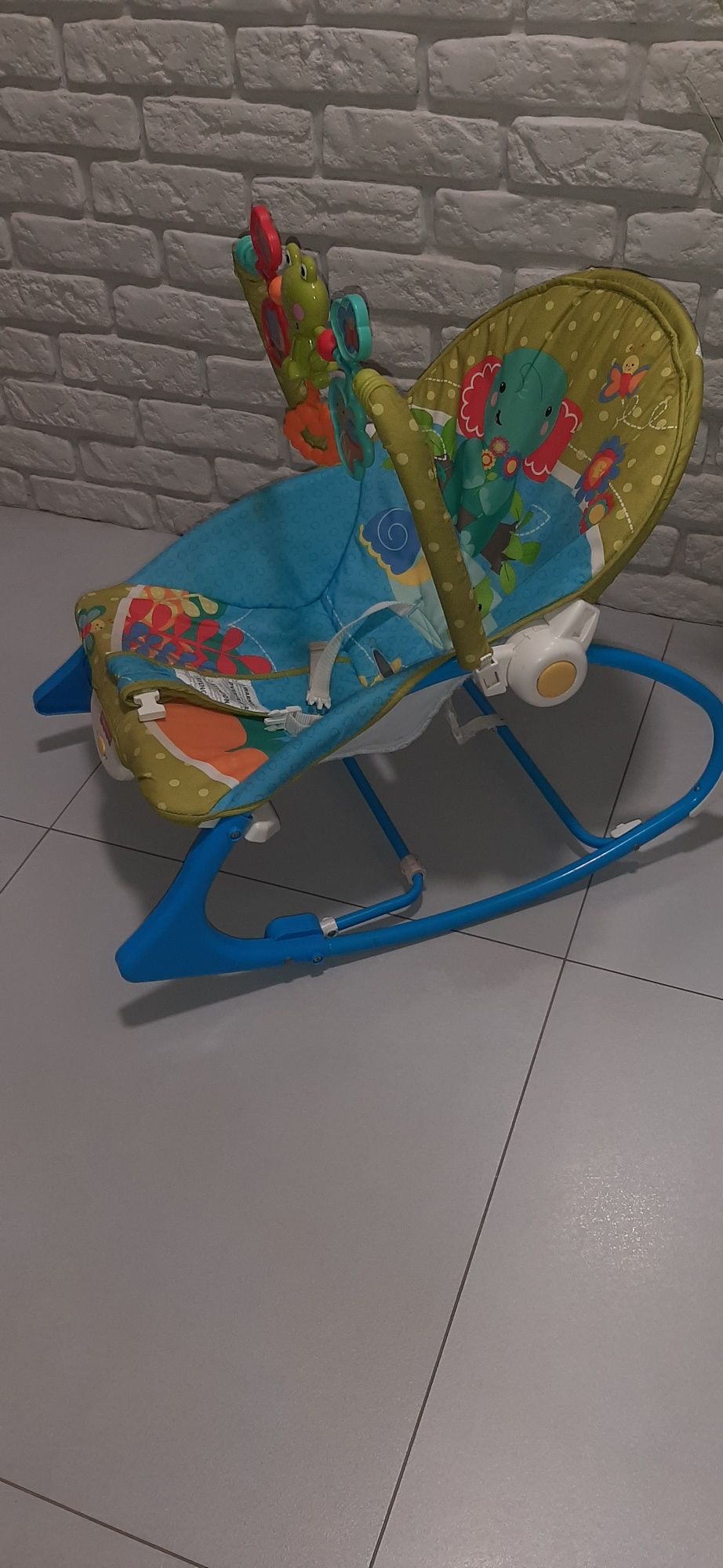 Leżaczek bujaczek Fisher Price