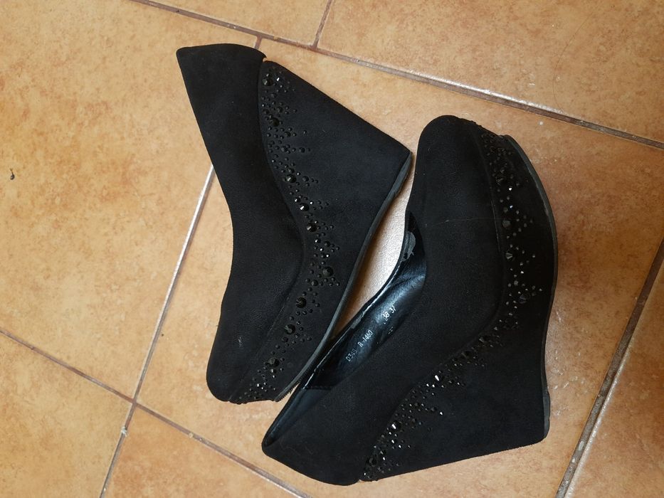 Чёрные туфли на платформе