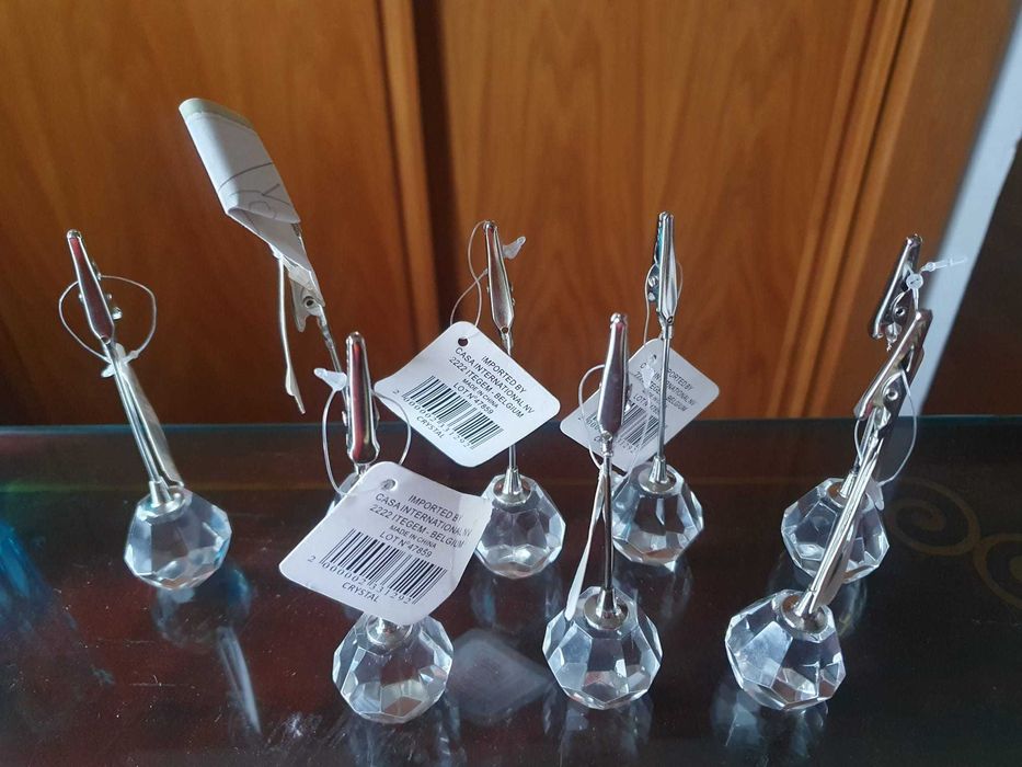 Oito (8) marcadores de lugar