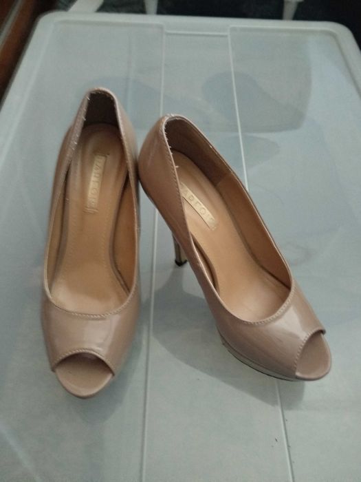 Sapatos usados 2 vezes em cerimónia.