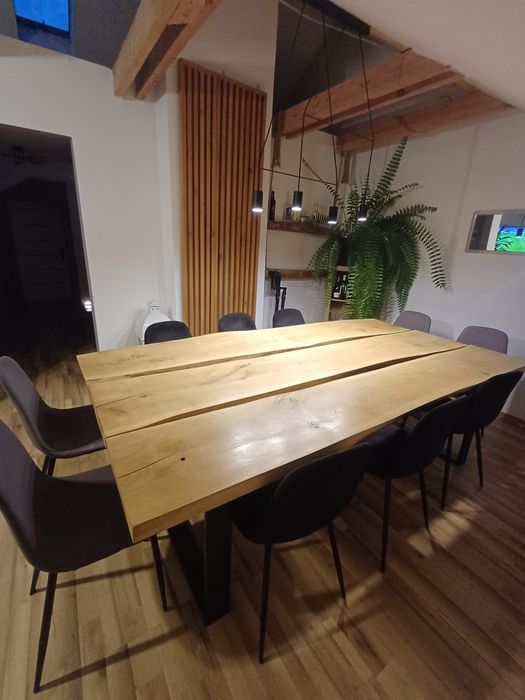 Stol    dębowy  nowoczesny