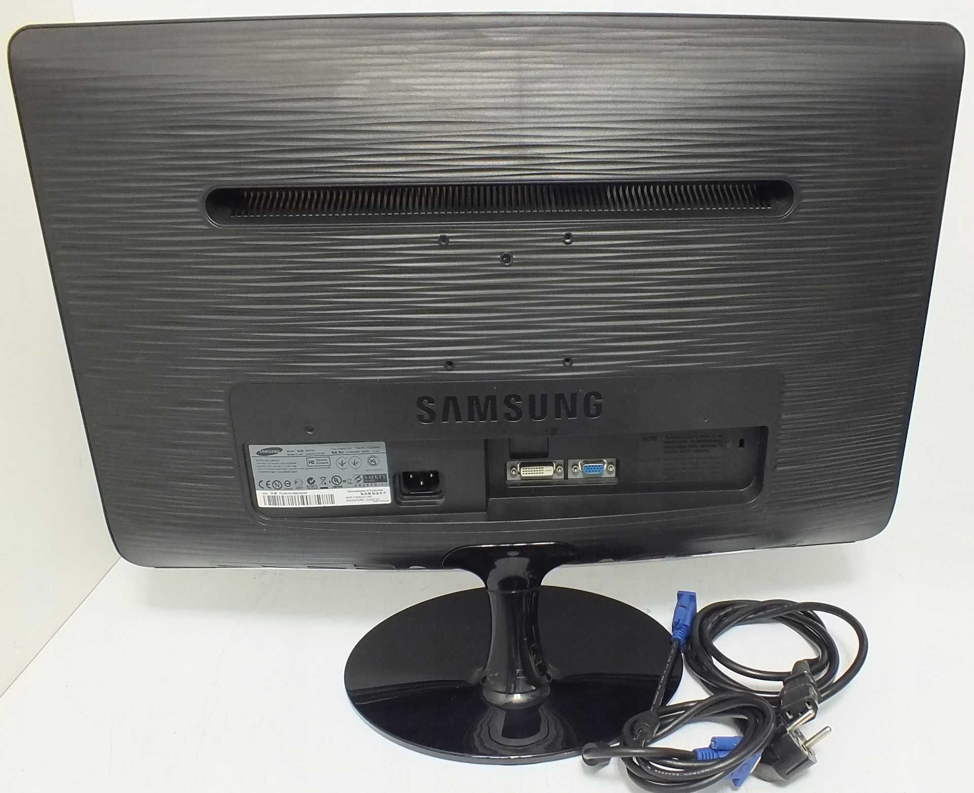 Monitor Samsung SyncMaster 24 Full HD z kablami + HDMI