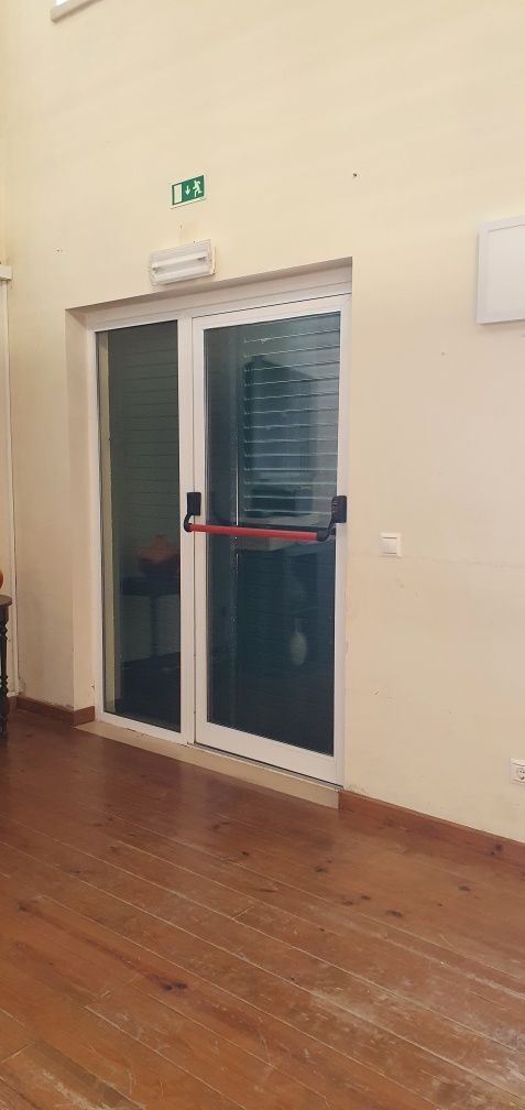 Caixilharia em aluminio-divisórias