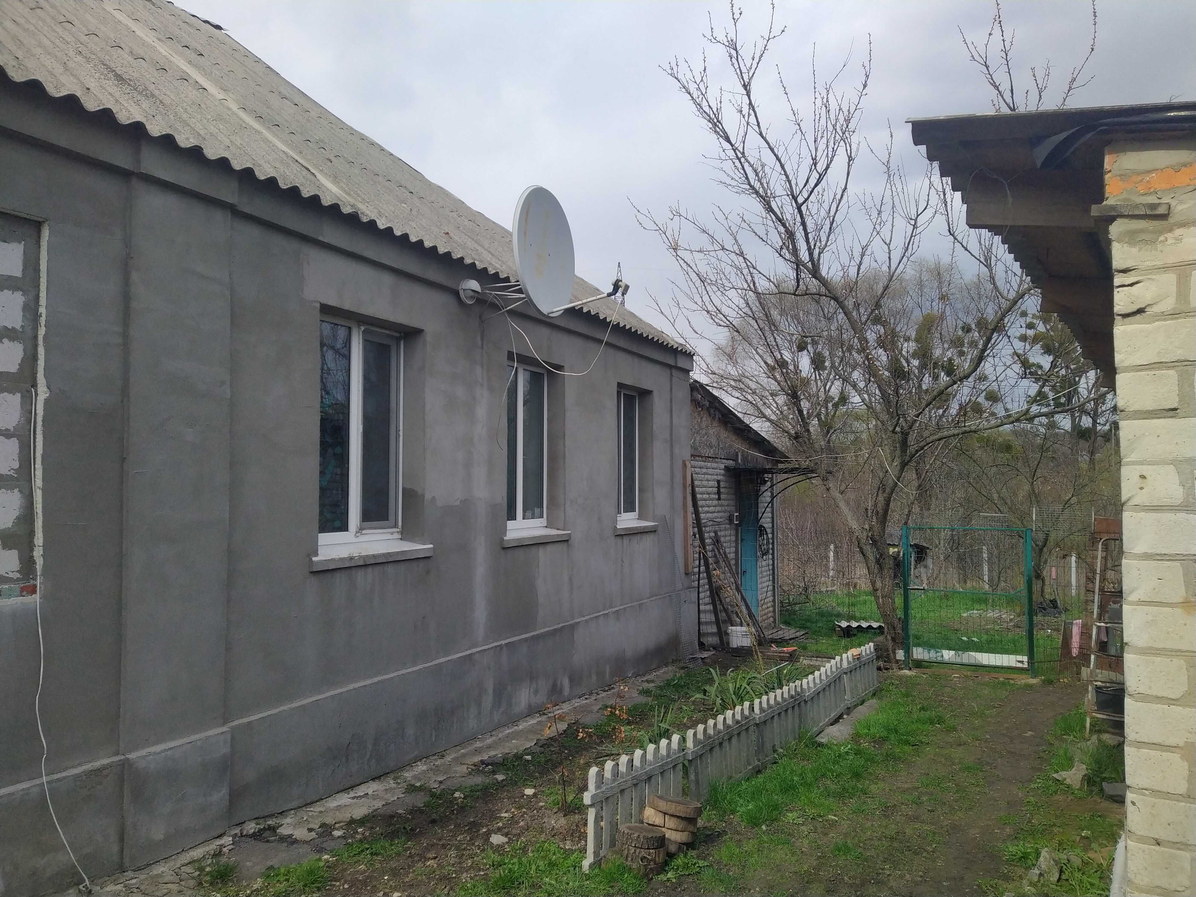 Продам дом в Люботине рядом пруд.
