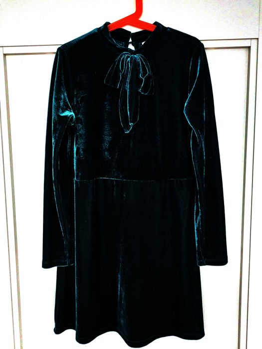 Welurowa sukienka Sinsay (rozmiar 146 cm)