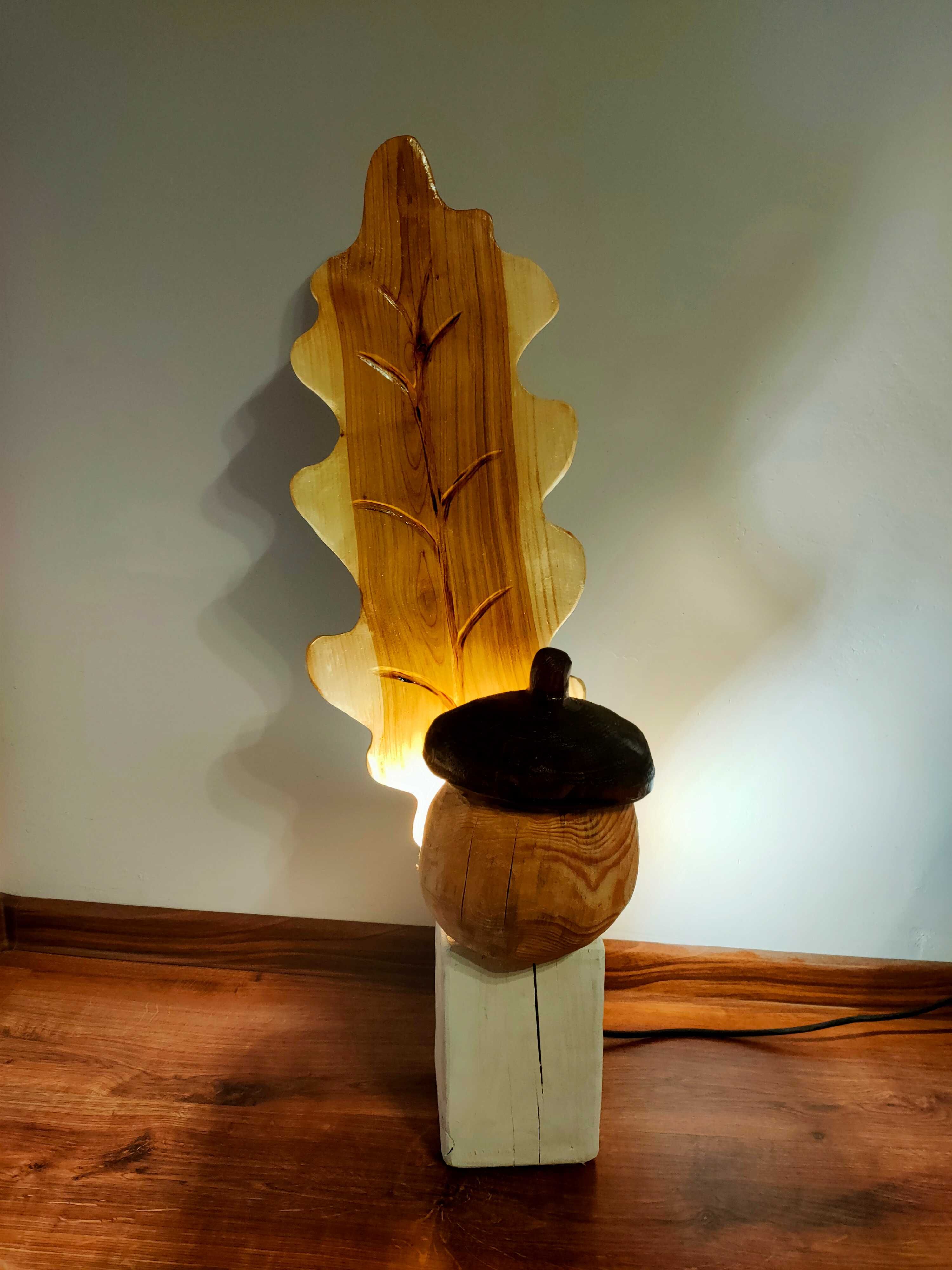 Lampka podłogowa drewniana