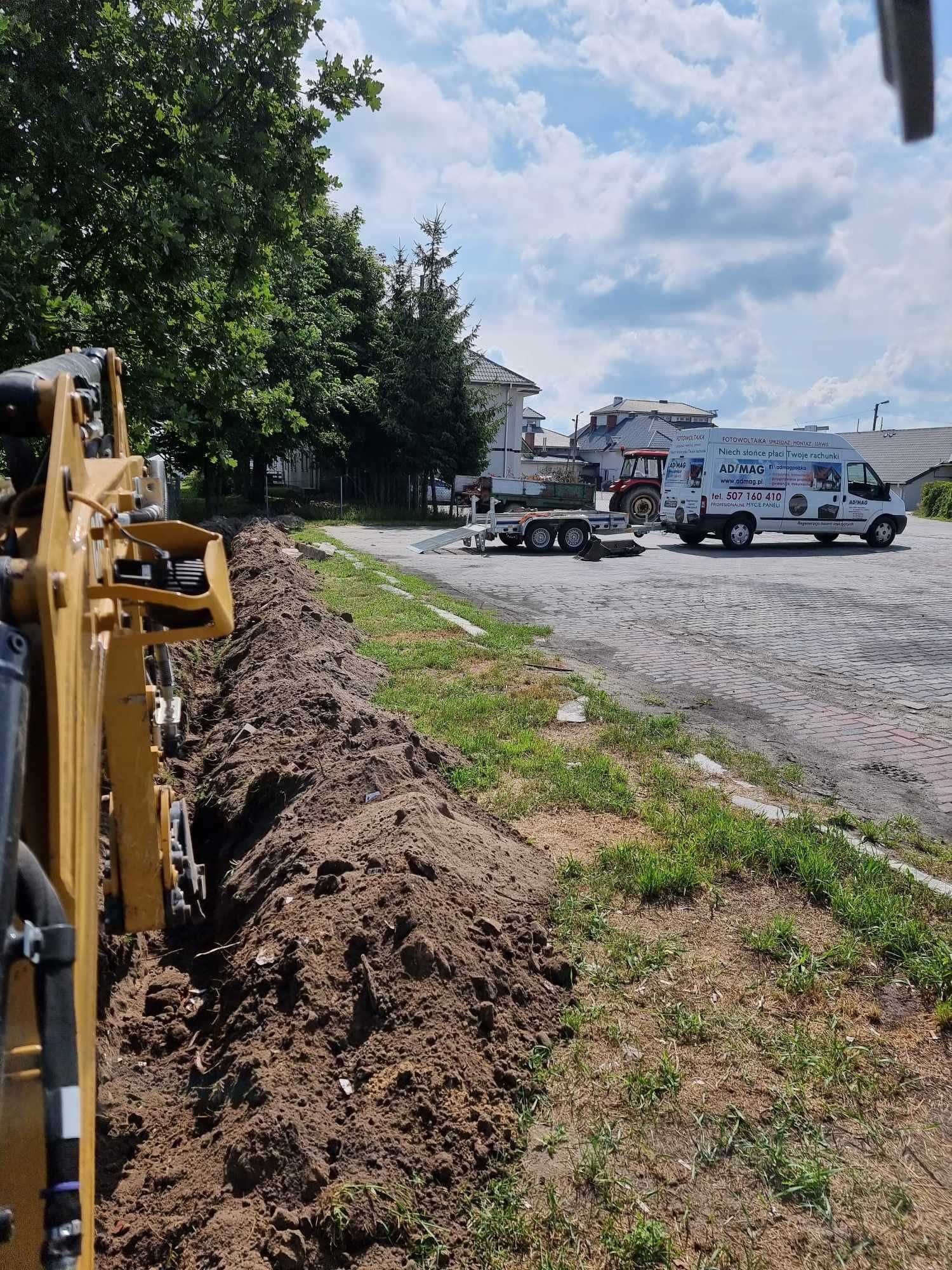 Minikoparka CAT 301.8 z wiertnicą i młotem – idealna do drobnych prac!