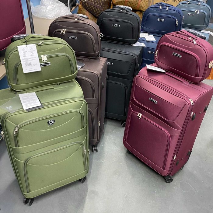 Валіза, чемодан Wings на 4колеса надійна, міцна (П12)