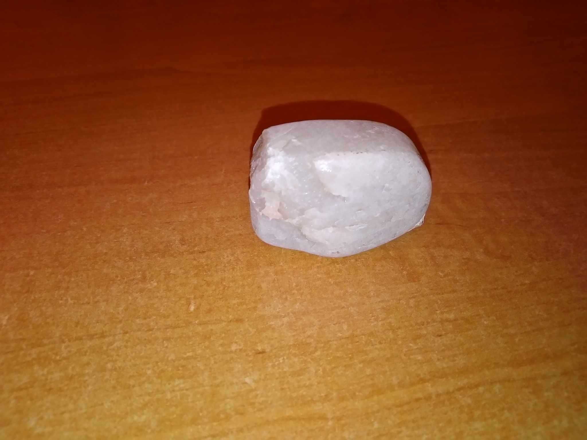Kamień ozdobny krzemień minerał czert wiedźmi kamień wiedźmy talizman