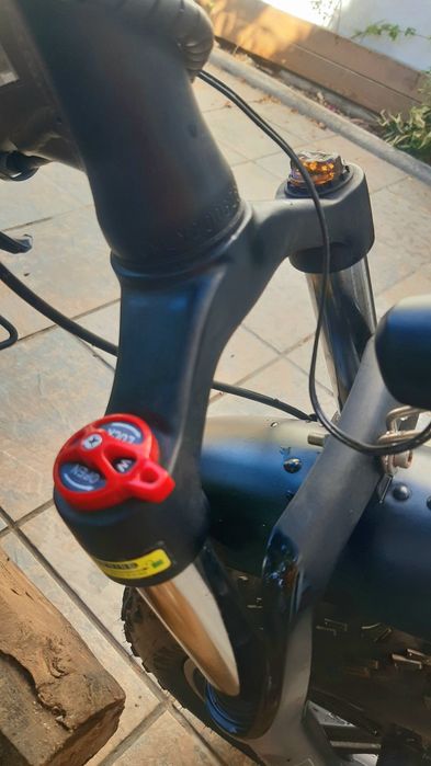 Bicicleta eletrica fat tyre suspenção total