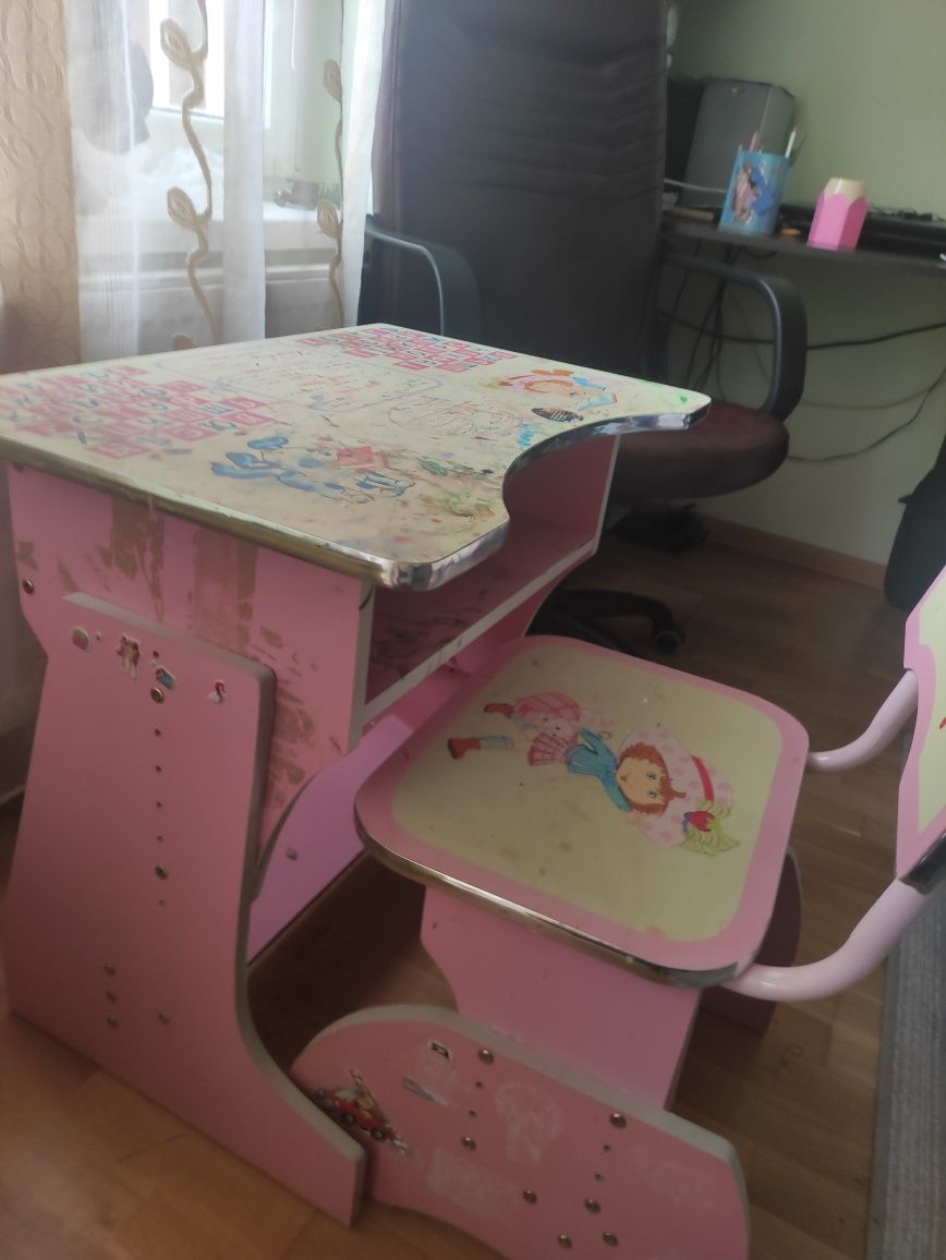 Стіл та стілець дитячий для дівчинки парта