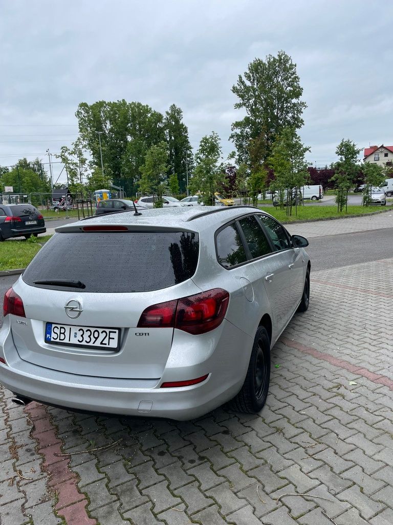 Opel Astra J  2.0 2011 R
