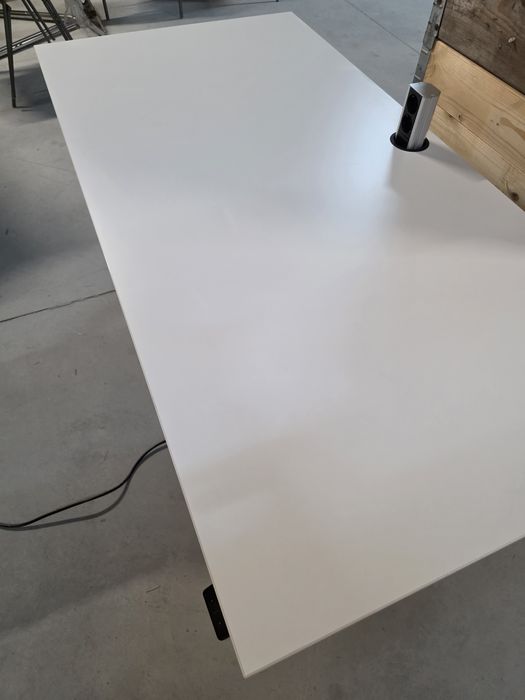 Biurko Kinnarps Oberon 160x80 elektryczne białe – regulacja wysokości