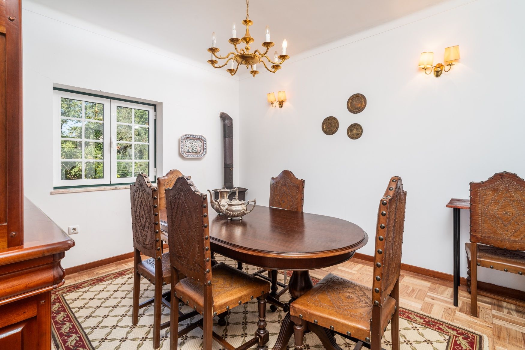 Quarto Solteiro+ Mesa+8 cadeirass