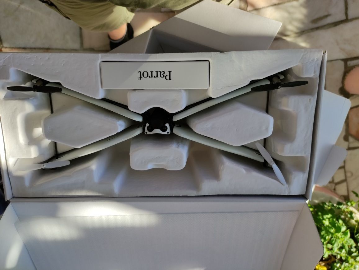 Mini Drone parrot swing pack com comando