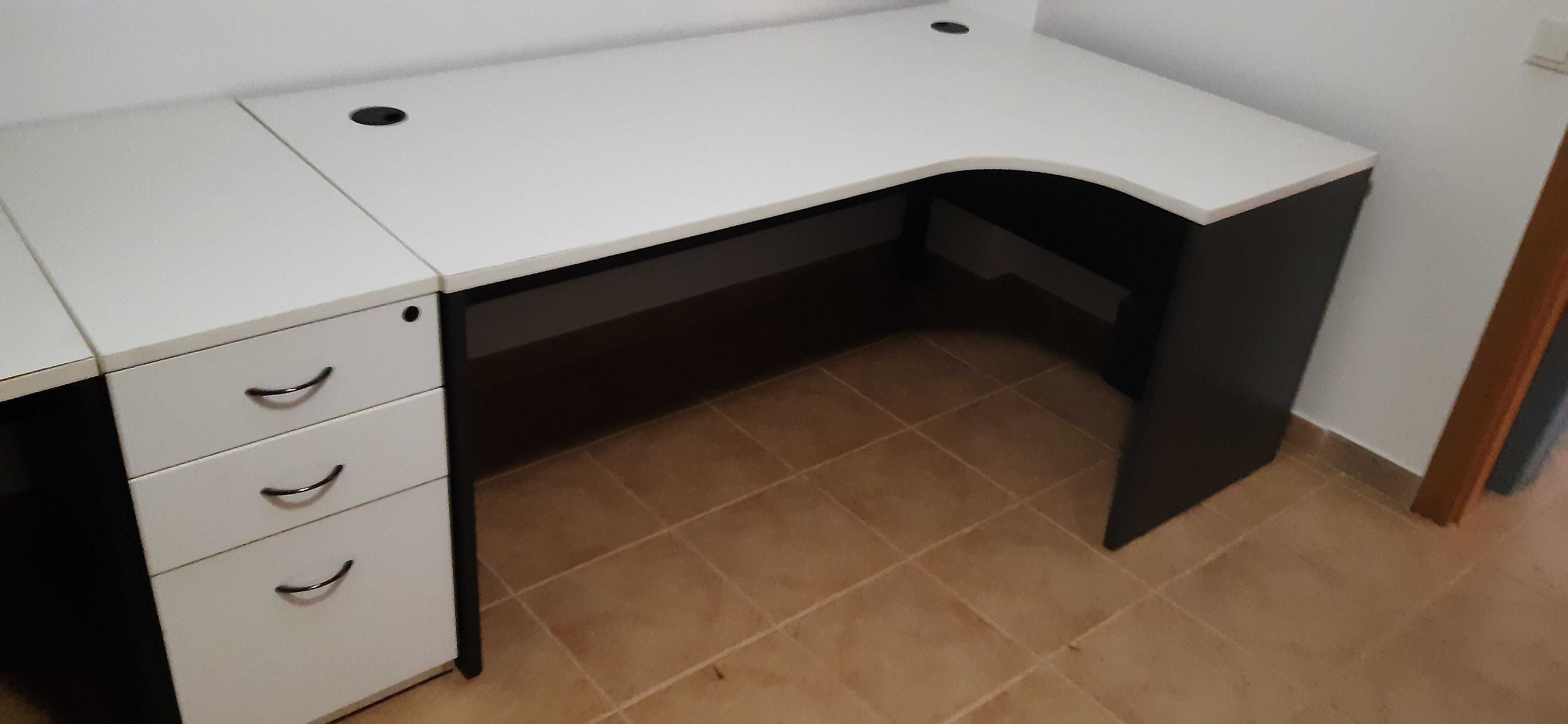 Secreteria com gaveta