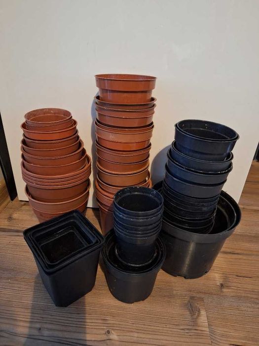 Doniczki produkcyjne około 105 sztuk małe duże