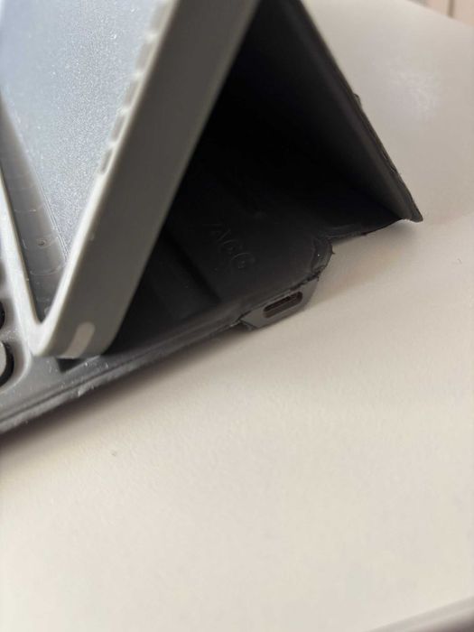 Capa teclado bluetooth ZAGG Pro Keys para iPad