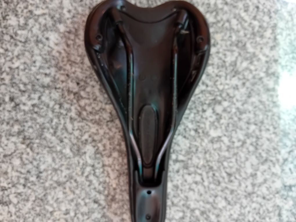 Selim sem marca 140mm