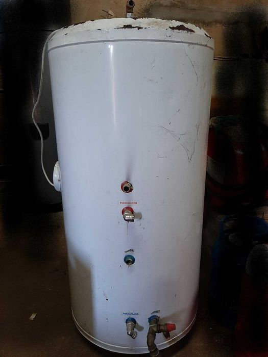 Termoacumulador 300L Ferroli – Ideal para remodelações ou apoio extra