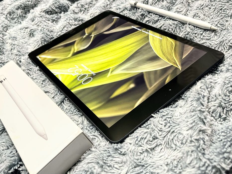 IPad 9 (64 gb) LTE, шикарное состояние + стекло! А2603