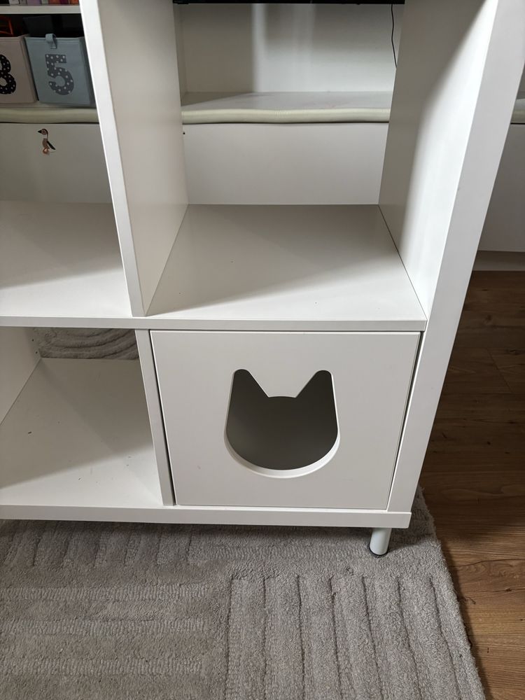 Regal Ikea Kallax 2x4 z szufladami i domkiem dla kota