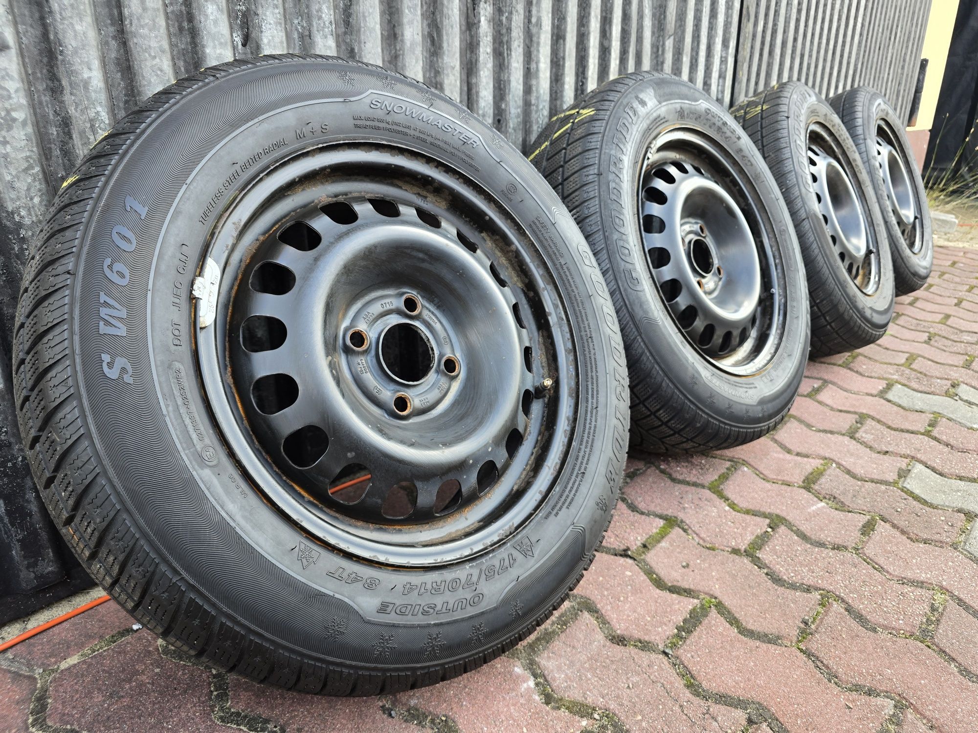 Felgi z oponami 175/70R14 Opel Corsa 4x100 Adam Combo Astra Meriva