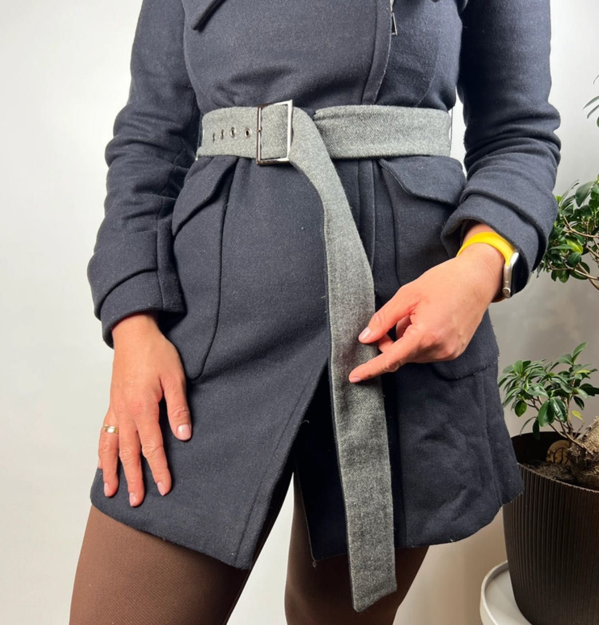 Płaszcz damski granatowy o oryginalnym kroju 80% wełny Max Mara Studio
