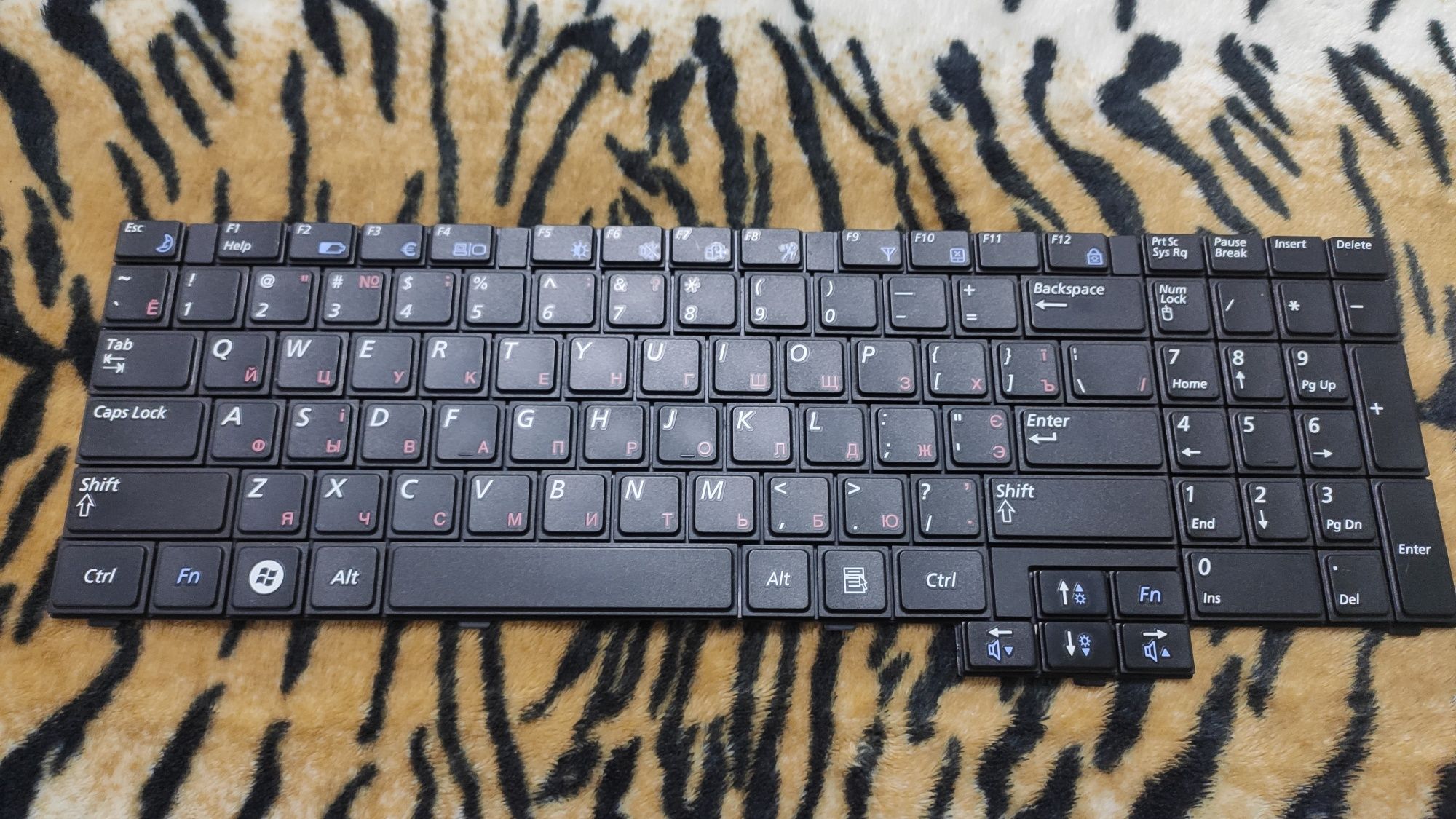 Клавиатура от ноутбука Самсунг R528 и т.д.