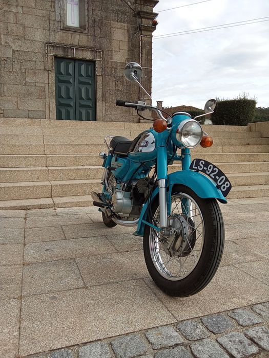 Motociclo clássico restaurada marca Yamaha 07