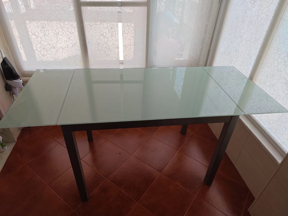 Mesa cozinha em vidro temperado e extensível