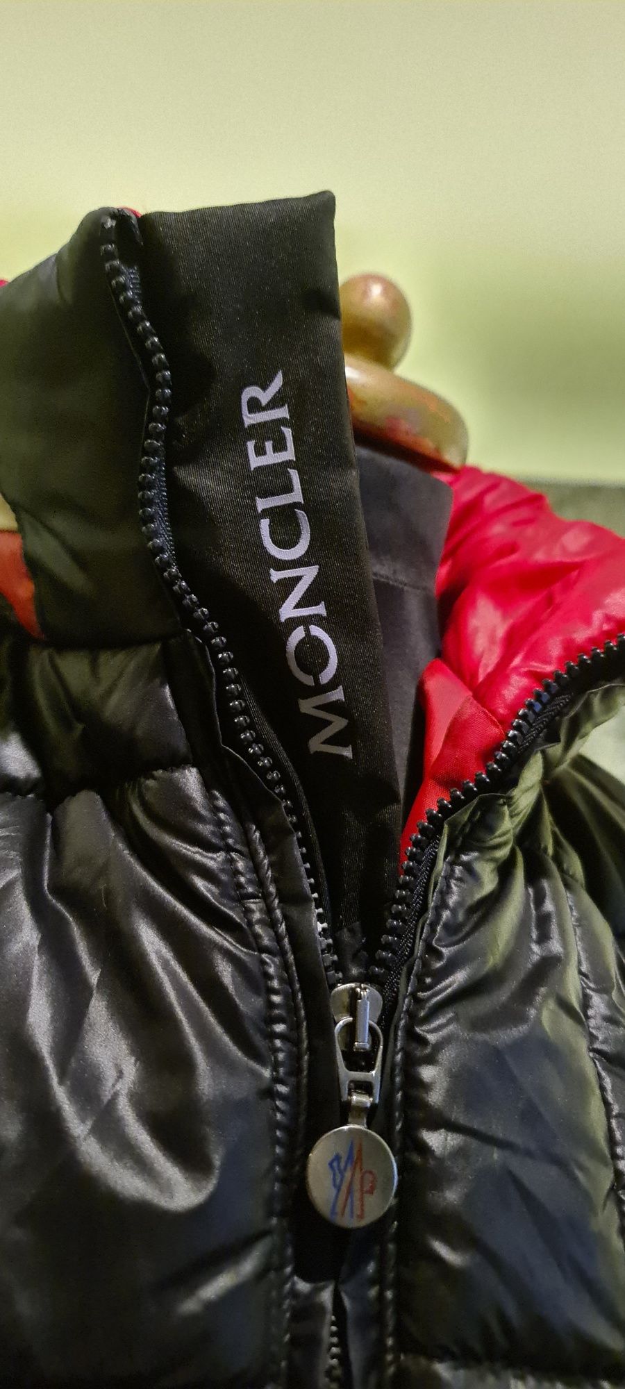 Kurtka Moncler  rozm. 5 42 -44 z kapturem chowanym