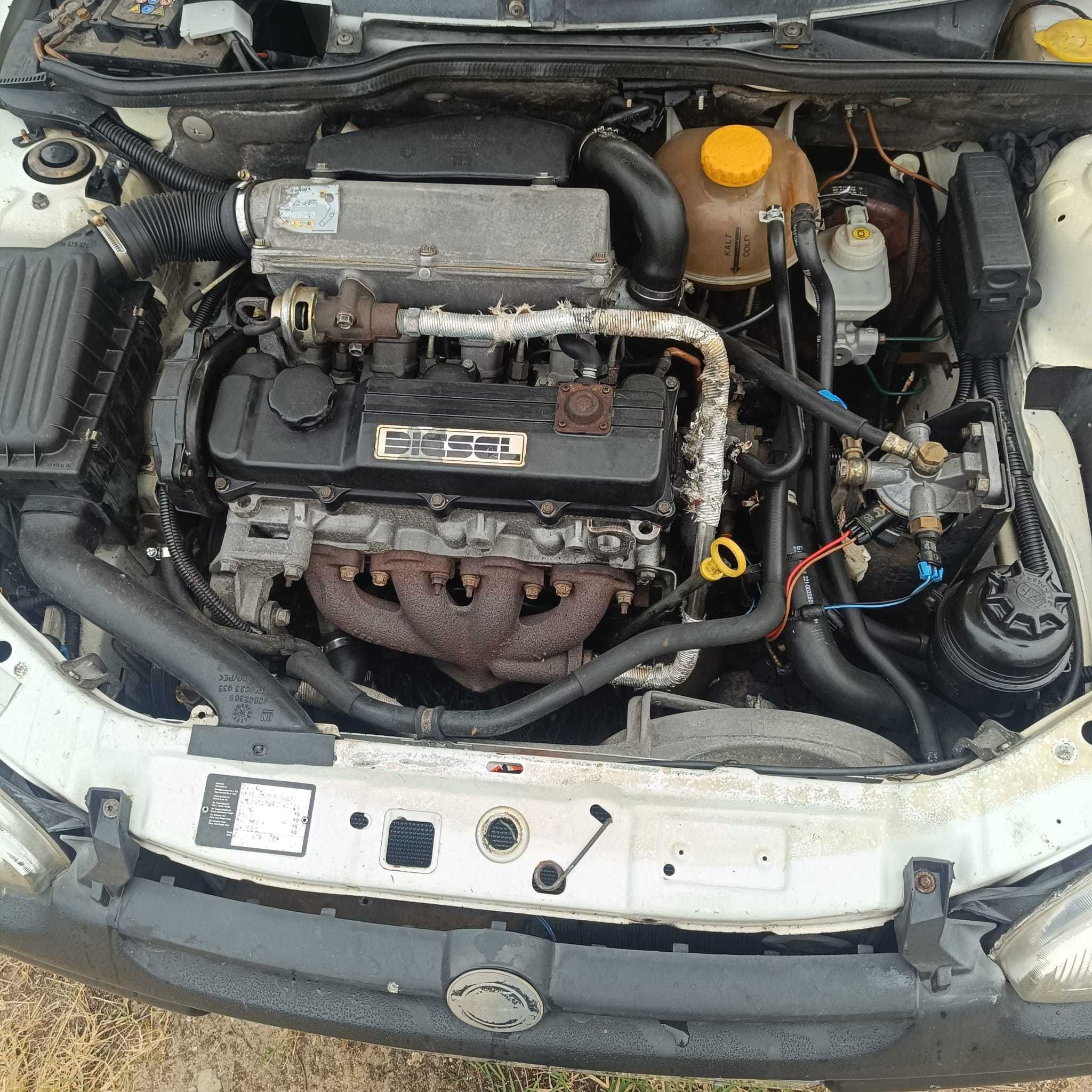 Opel Corsa 96, inspeção e IUC pagos maio 2025.
