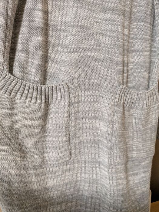 Тепла в'язана сукня сіра