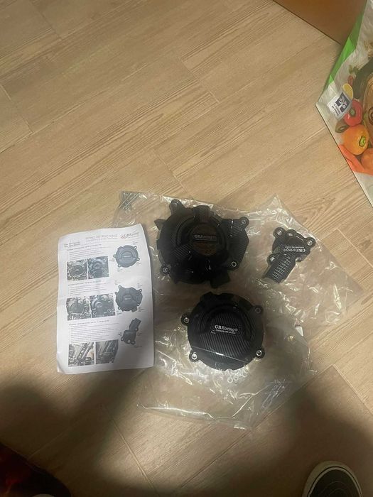 Tampas em carbono para KTM 790 e DUKE 890