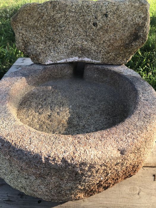 Pias antigas em pedra em excelente estado.